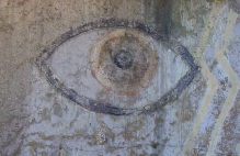das Auge in Stein